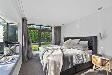 Photo of property in 15 Blakeborough Drive, Forrest Hill, Auckland, 0620