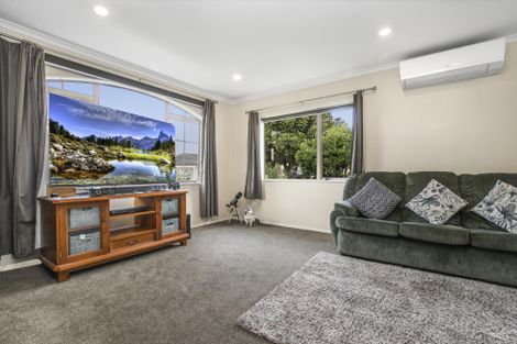 Photo of property in 72 Magic Way, Randwick Park, Auckland, 2105