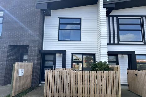 Photo of property in 38 Rauemi Way, Te Atatu South, Auckland, 0610