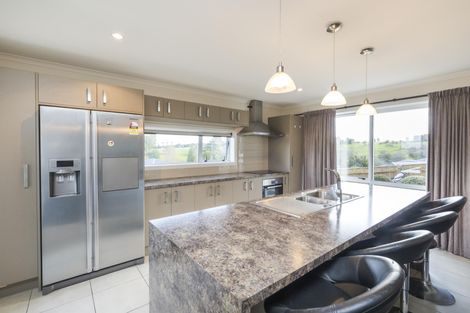 Photo of property in 28 Galea Grove, Kelvin Grove, Palmerston North, 4414