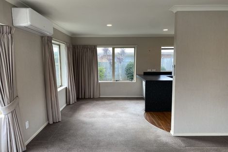 Photo of property in 11 Balmerino Grove, Waikanae, 5036