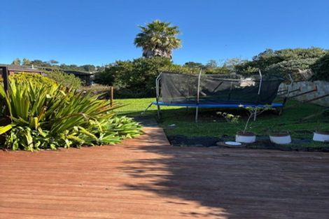 Photo of property in 99 Stottholm Road, Titirangi, Auckland, 0604