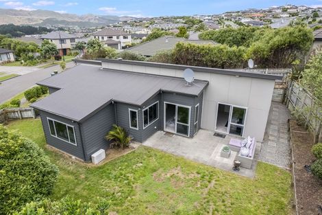 Photo of property in 5 Fiordland Place, Aotea, Porirua, 5024