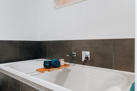 Photo of property in 20 Fallow Street, Jacks Point, 9371