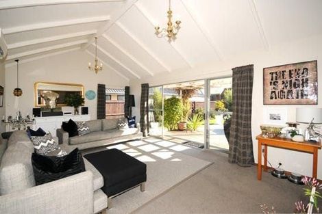 Photo of property in 11 Grimseys Road, Redwood, Christchurch, 8051
