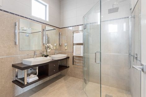 Photo of property in 42a Tindalls Bay Road, Tindalls Beach, Whangaparaoa, 0930