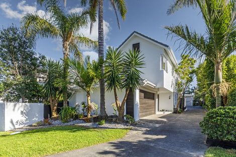 Photo of property in 2/20 Norwood Road, Bayswater, Auckland, 0622