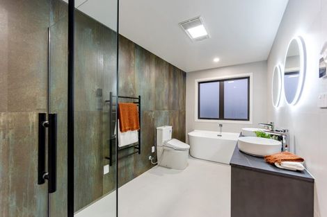 Photo of property in 52 Kumukumu Road, Long Bay, Auckland, 0630