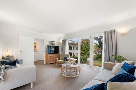 Photo of property in 18 Booralee Avenue, Botany Downs, Auckland, 2010