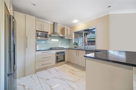 Photo of property in 100 Westerham Drive, Dannemora, Auckland, 2016