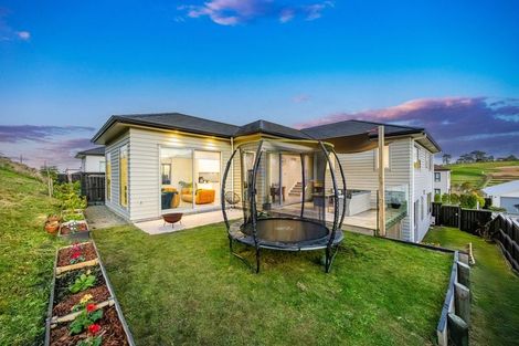 Photo of property in 138 Godfrey Drive, Orewa, 0931