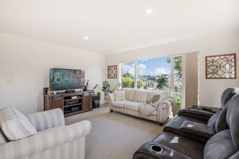 Photo of property in 63 Nimstedt Avenue, Oteha, Auckland, 0632