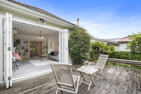 Photo of property in 330 Karori Road, Karori, Wellington, 6012