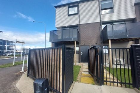 Photo of property in 1/1 Fruitvale Road, New Lynn, Auckland, 0600