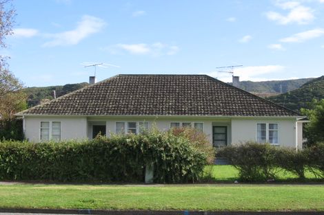 Photo of property in 1309 High Street, Taita, Lower Hutt, 5011