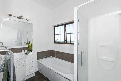 Photo of property in 25 Enfield Road, Hospital Hill, Napier, 4110