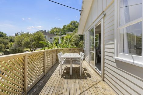 Photo of property in 4 Webb Place, Forrest Hill, Auckland, 0620