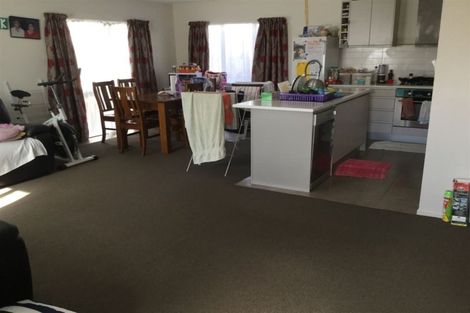 Photo of property in 104a Flanshaw Road, Te Atatu South, Auckland, 0610