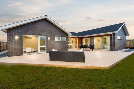 Photo of property in 5 Gemscott Crescent, Huapai, Kumeu, 0810
