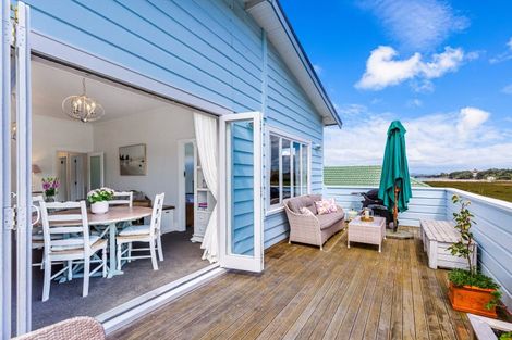 Photo of property in 1/2 Merwood Lane, Devonport, Auckland, 0624