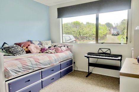 Photo of property in 32 Wisteria Grove, Maungaraki, Lower Hutt, 5010