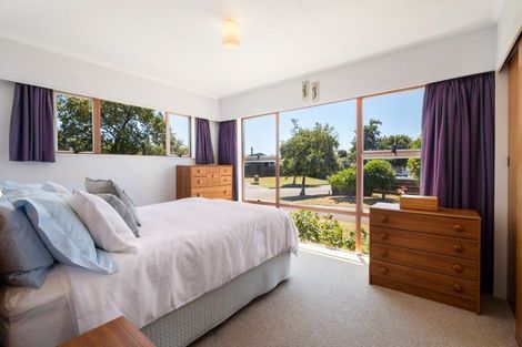 Photo of property in 18 Palliser Place, Milson, Palmerston North, 4414