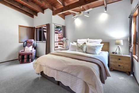 Photo of property in 3 Valdese Rise, Browns Bay, Auckland, 0630