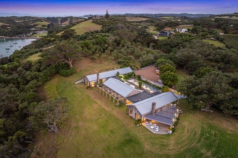 Photo of property in 155 Nick Johnstone Drive, Waiheke Island, 1971