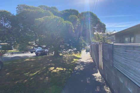 Photo of property in 2 Sim Street, Johnsonville, Wellington, 6037