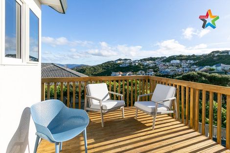 Photo of property in 8 Bennett Grove, Newlands, Wellington, 6037