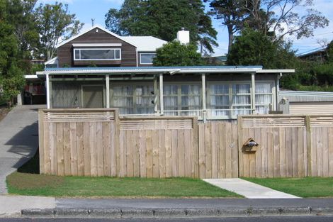 Photo of property in 14 Cliff View Drive, Green Bay, Auckland, 0604