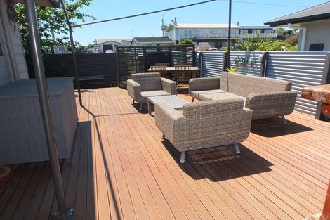 Photo of property in 35 Roore Street, Foxton Beach, Foxton, 4815