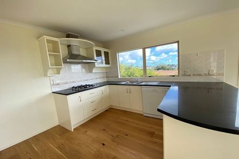 Photo of property in 8 Canary Place, Unsworth Heights, Auckland, 0632