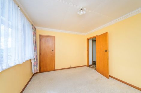 Photo of property in 60 Exeter Crescent, Takaro, Palmerston North, 4412