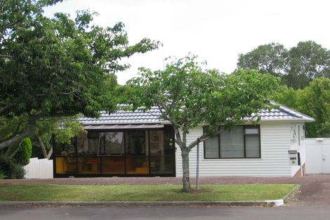 Photo of property in 213 Whitney Street, Blockhouse Bay, Auckland, 0600