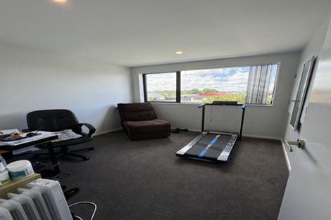Photo of property in 2/119 Bruce Mclaren Road, Henderson, Auckland, 0612