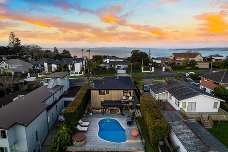 Photo of property in 172 Bleakhouse Road, Mellons Bay, Auckland, 2014