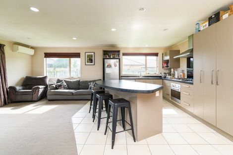 Photo of property in 21 Cleveland Heights, Kelvin Grove, Palmerston North, 4414