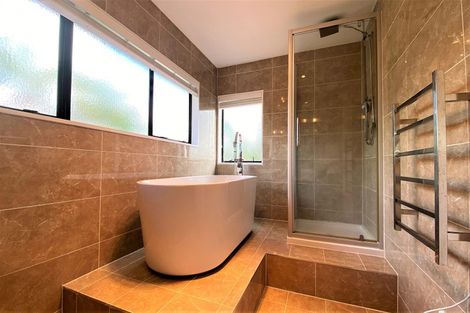 Photo of property in 16 Cherub Place, West Harbour, Auckland, 0618