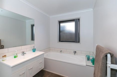 Photo of property in 25 Max Landing, Grandview Heights, Hamilton, 3200