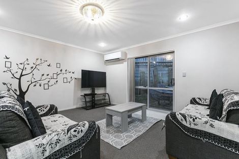 Photo of property in 13 Thomas Rea Place, Te Atatu South, Auckland, 0610