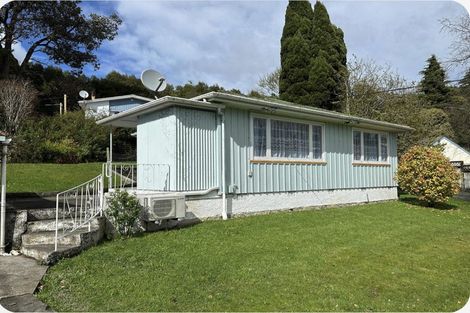 Photo of property in 16 Hawthorn Crescent, Stokes Valley, Lower Hutt, 5019