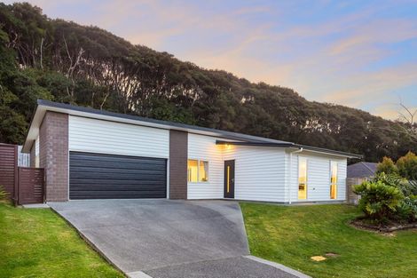 Photo of property in 11 Banks Boulevard, Whitby, Porirua, 5024