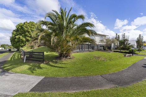 Photo of property in 2/11 Bluewater Place, Wattle Downs, Auckland, 2103