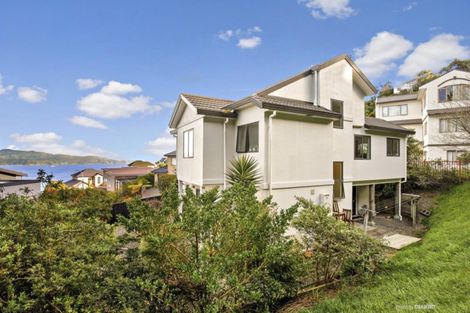 Photo of property in 39 Dress Circle, Newlands, Wellington, 6037