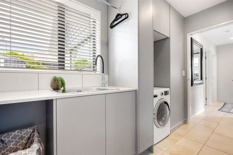 Photo of property in 2/18b Blighs Road, Strowan, Christchurch, 8052