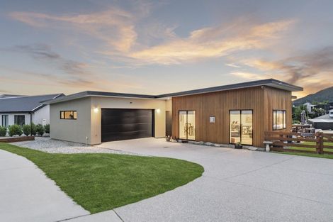 Photo of property in 5 Sarges Way, Lake Hawea, Wanaka, 9382
