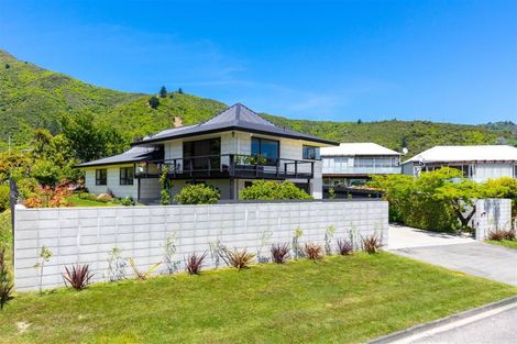 Photo of property in 108 Moana View Road, Waikawa, Picton, 7220
