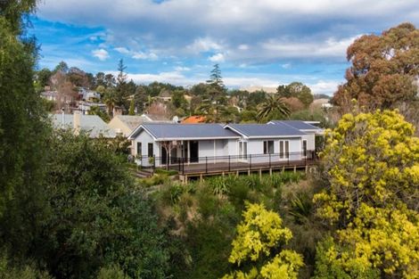 Photo of property in 1 Awarua Crescent, Havelock North, 4130