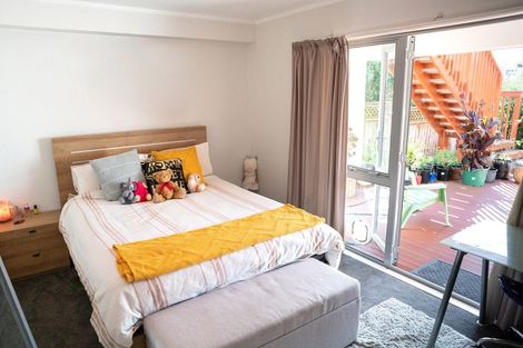 Photo of property in 1/143a Wiseley Road, West Harbour, Auckland, 0618